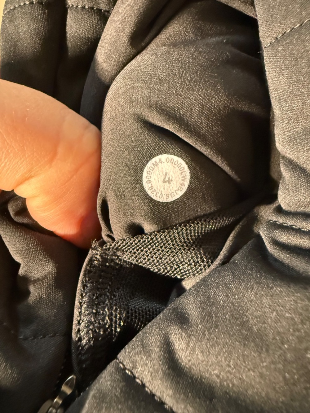 Lululemon Dynamic Movement Crew – Black (Size 4) | Insulated Windproof Pullover - Picture 6 of 6